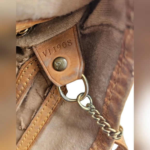 LOUIS VUITTON PETIT BUCKET BAG - Picture 4 of 16